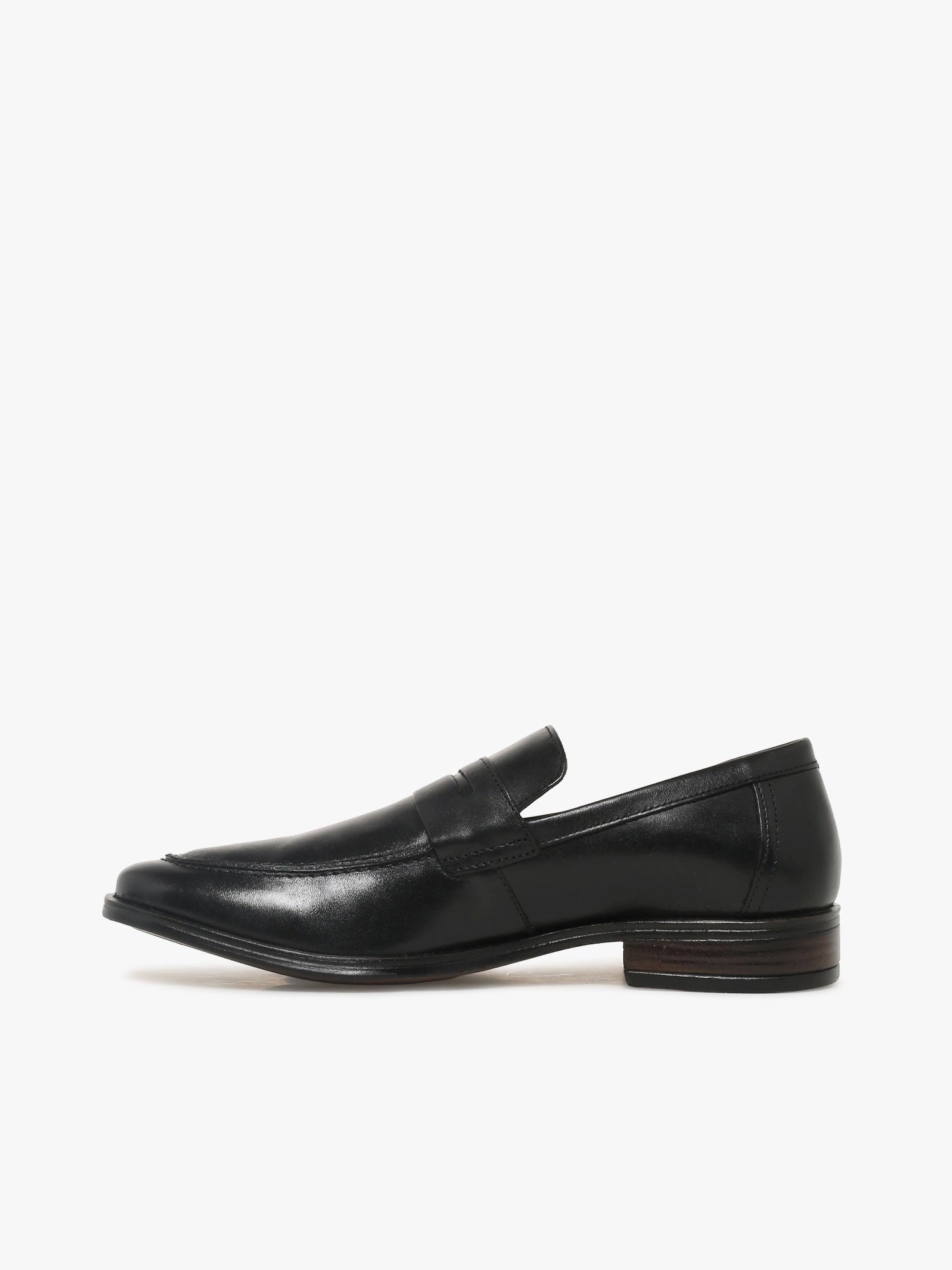 622102001 Black Leather Flat Sole Shoe