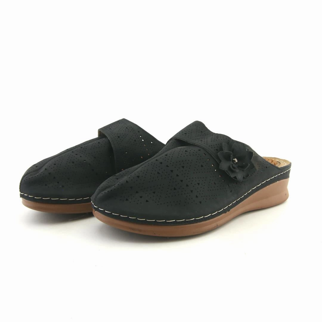 Slippers With A Nut In The Logo AMERICAN BRAND .