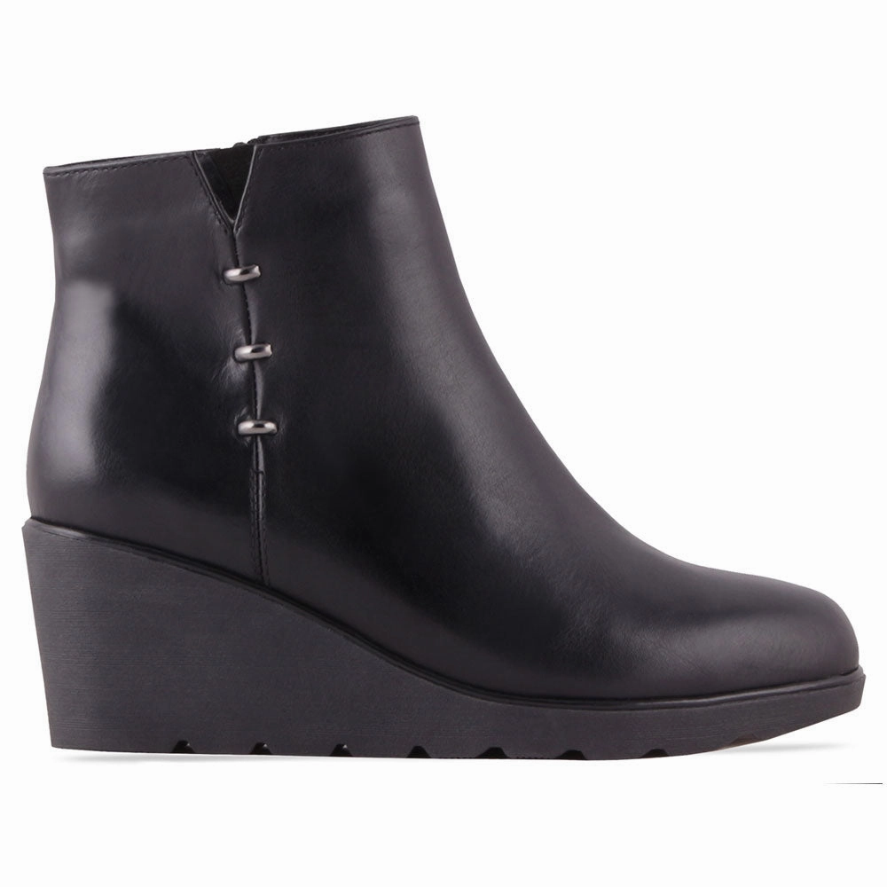 Chelsea Dress Boots AquaDiva Tulip Waterproof Boot Black (Women's)