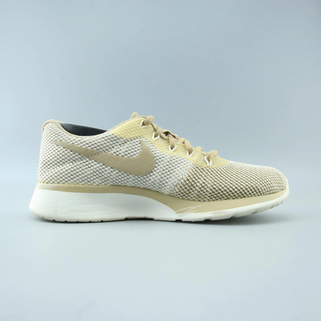 Grey Tennis Shoes Nike NIKE TANJUN