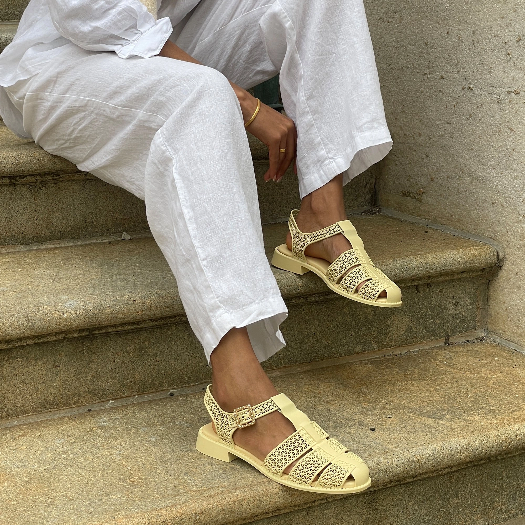 HOLIS 3D SANDALS LT YELLOW Heel Thong Sandals