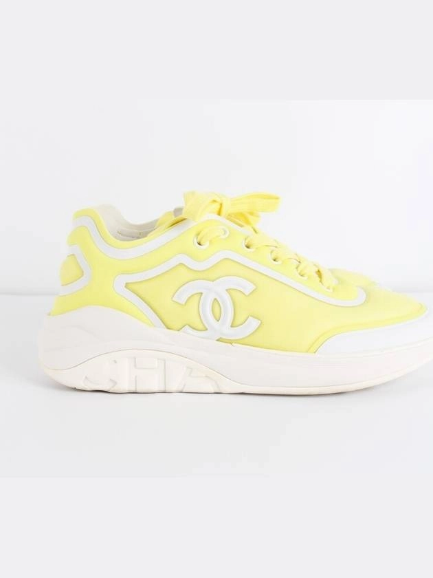 Boys Wide Sneakers cc logo sneakers yellow 37 Chanel