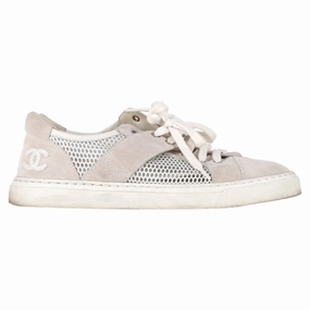 Size 9 Sneakers Chanel CC Low-Top Sneakers in Grey Suede and Mesh