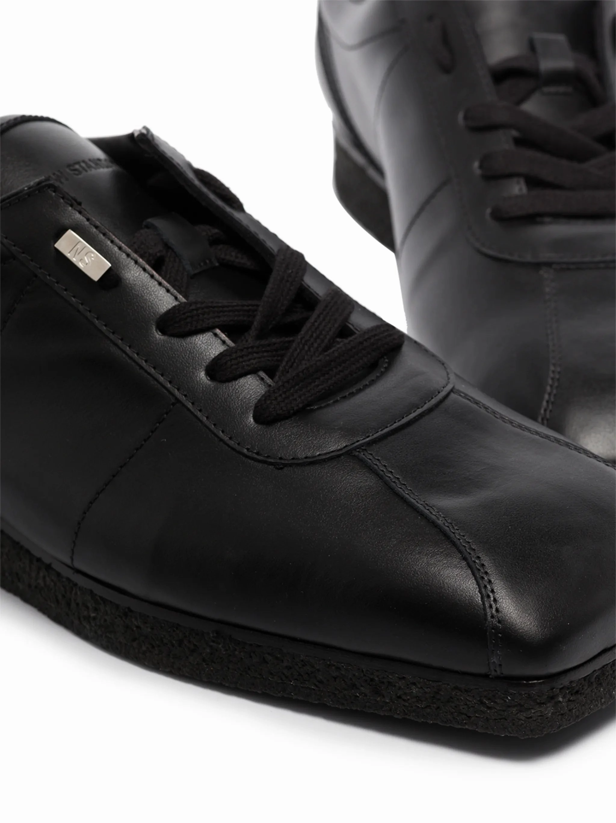 Change lace-up sneakers Best Ladies Shoes For Flat Feet