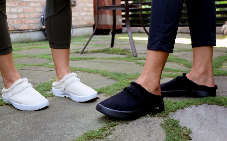 Barney Slippers For Adults OOFOS 5274 OOCOOZIE   - BLACK