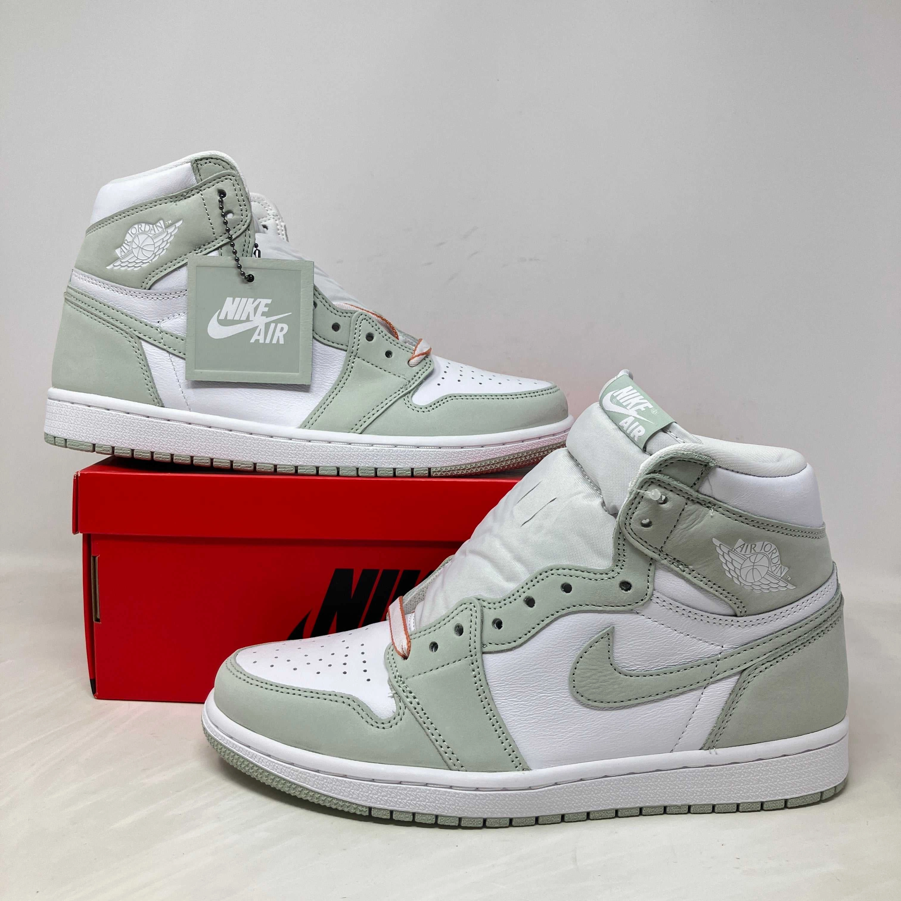 Basketball Shoes With Translucent Soles Jordan 1 Retro High OG Seafoam (Women's)