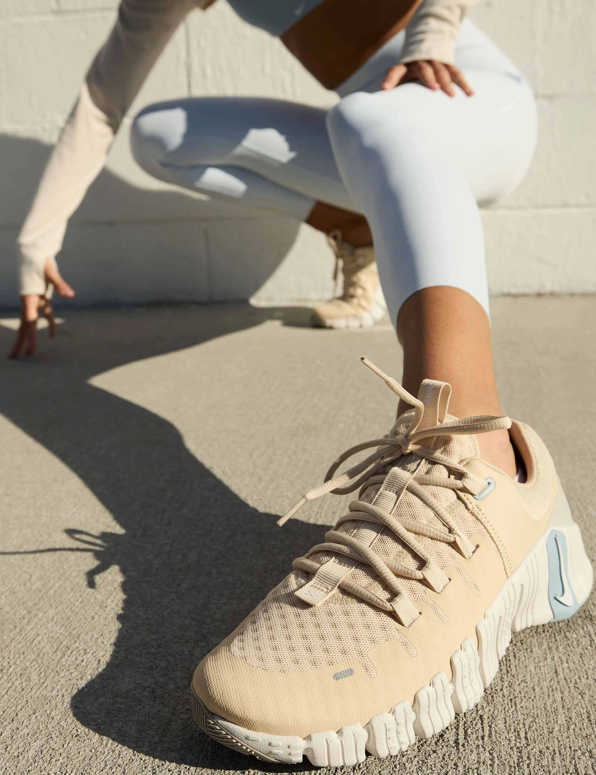 Shoe Outline Nike Free Metcon 5 Shoes - Sanddrift/White/Phantom/Light Iron Ore