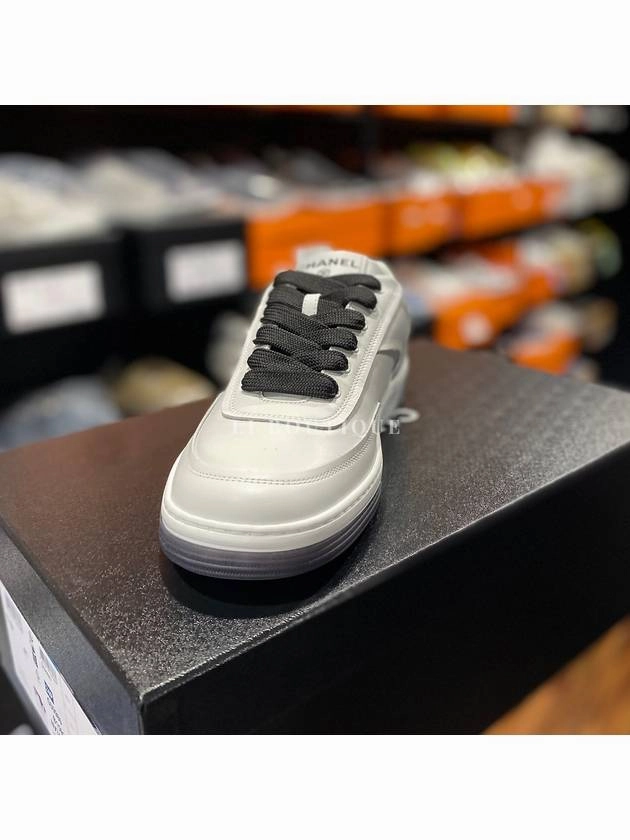 Stretch Sneakers CC Logo Calfskin Low Top Sneakers White Chanel