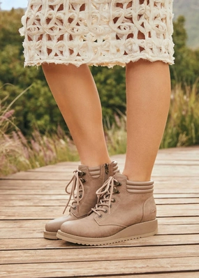 The City Boots In Almond Redwood Insulated Hiking Boots