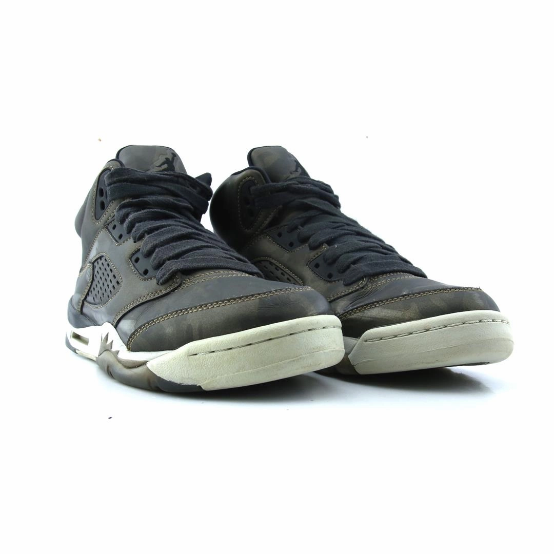 JORDAN  5 RETRO Cool Looking Basketball Shoes