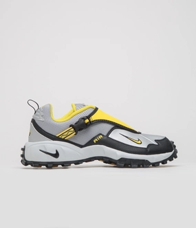 Nike ACG Phassad Shoes - Black / Yellow Zest - Metallic Silver Nike Interact Run Running Shoe