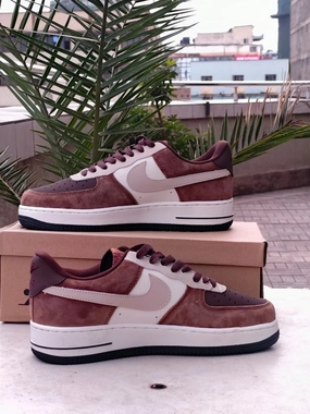Taos Sneakers Nike Air Force 1 Low  Brown Suede/Cream Edition