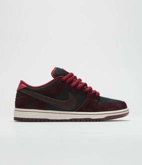 Nike SB x RIOT Skateshop Dunk Low Pro Shoes - Mahogany / Dark Beetroot - Team Red - Sail Nike Ken Griffey Jr Shoes