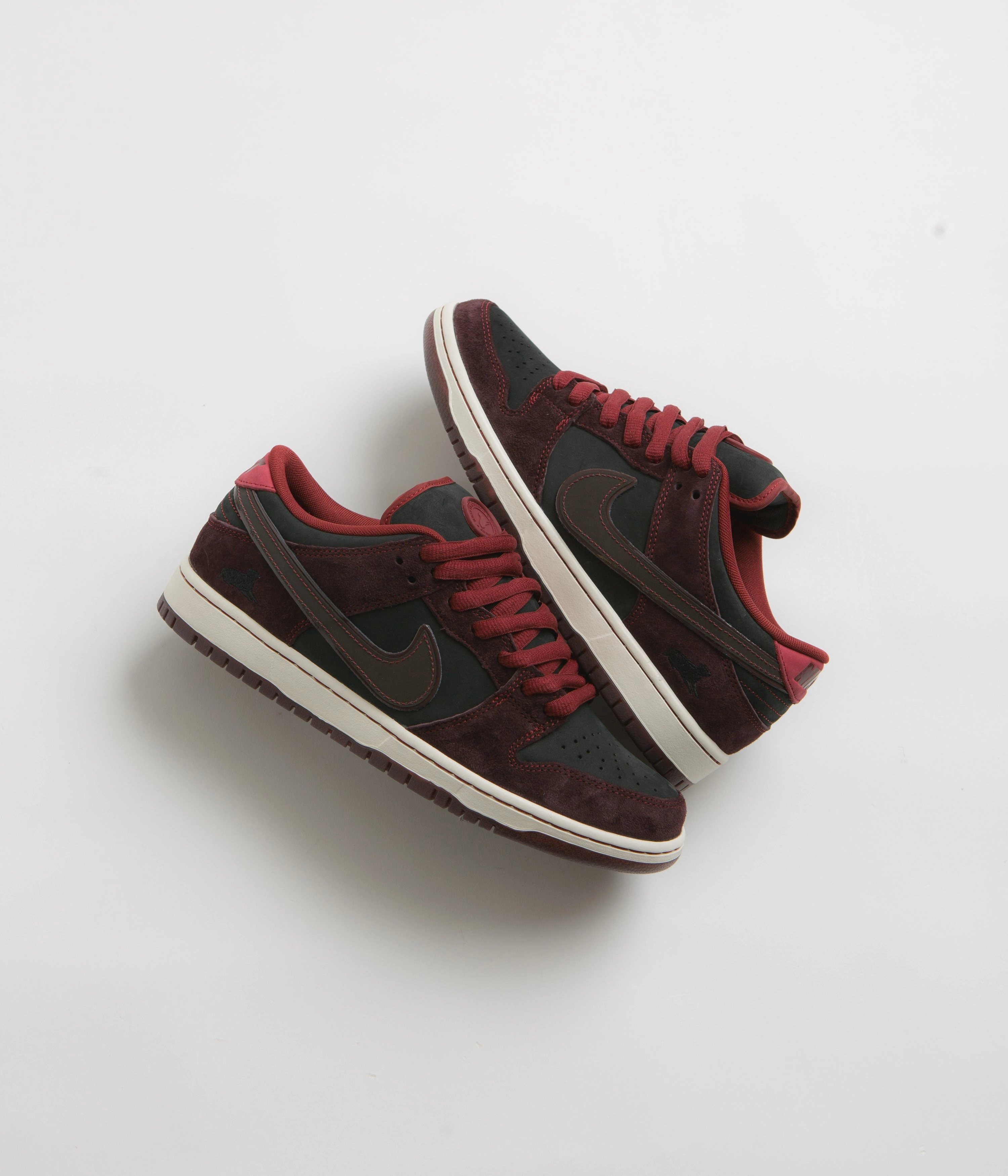 Latest Shoes Nike Nike SB x RIOT Skateshop Dunk Low Pro Shoes - Mahogany / Dark Beetroot - Team Red - Sail