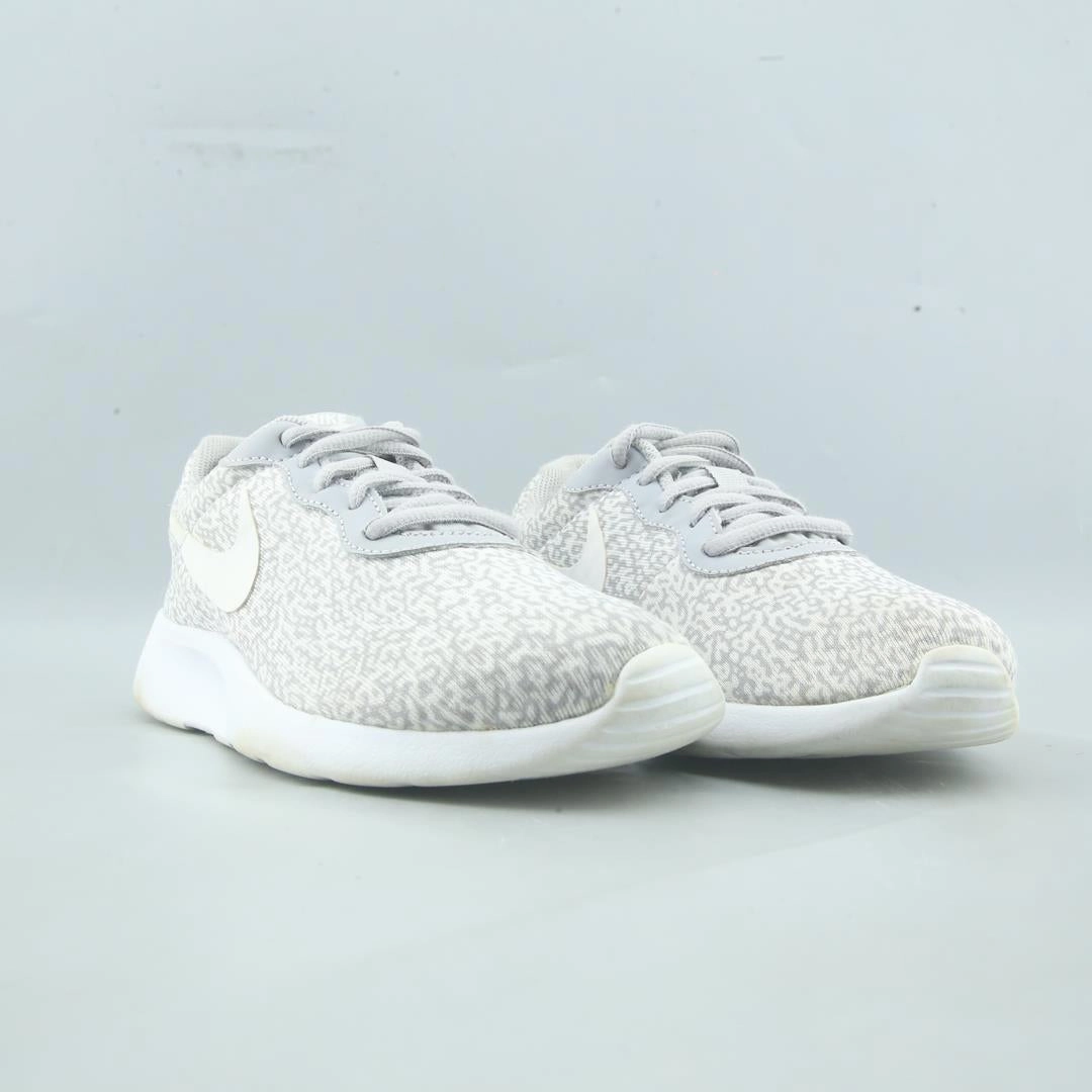 NIKE TANJUN Best Nike Walking Shoes