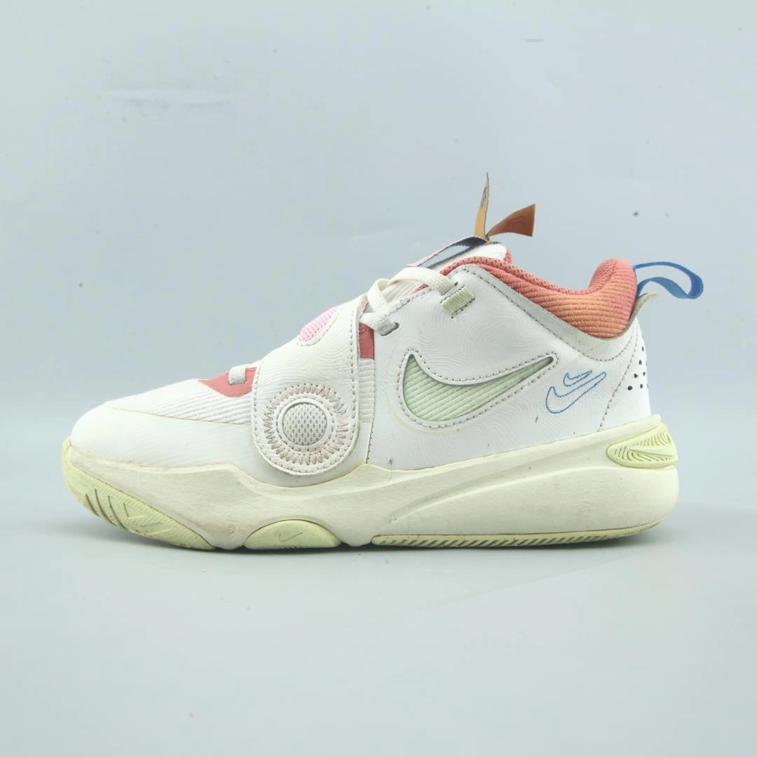 Use Basketball Shoes For Volleyball NIKE TEAM HUSTLE D 11