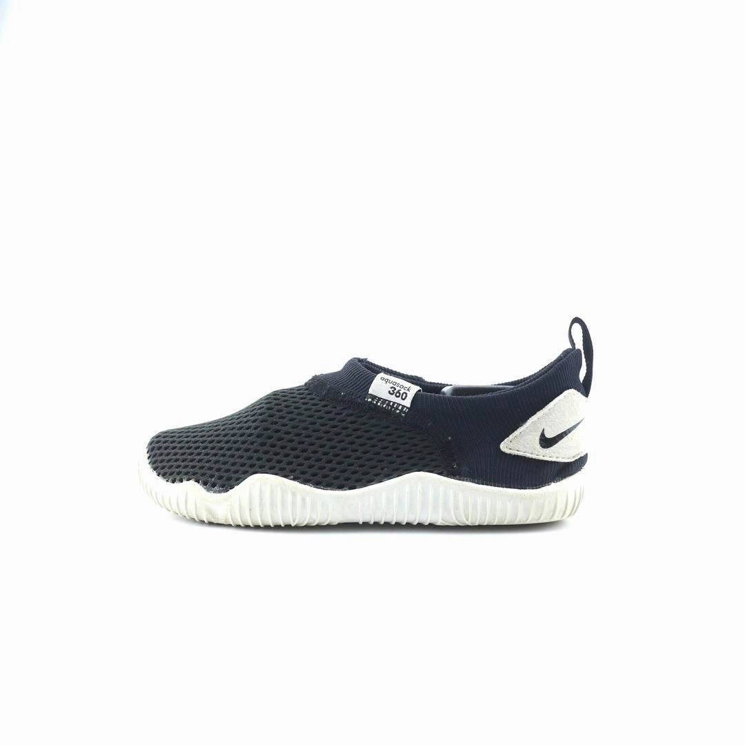 NIKE . Pink Nike Shoe