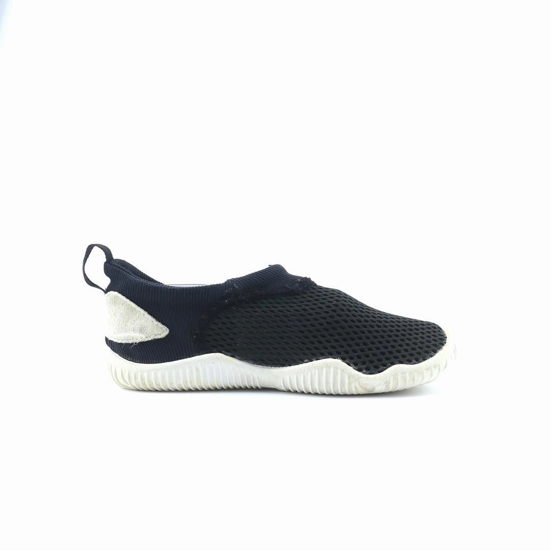 Shoes Sneakers Nike NIKE .