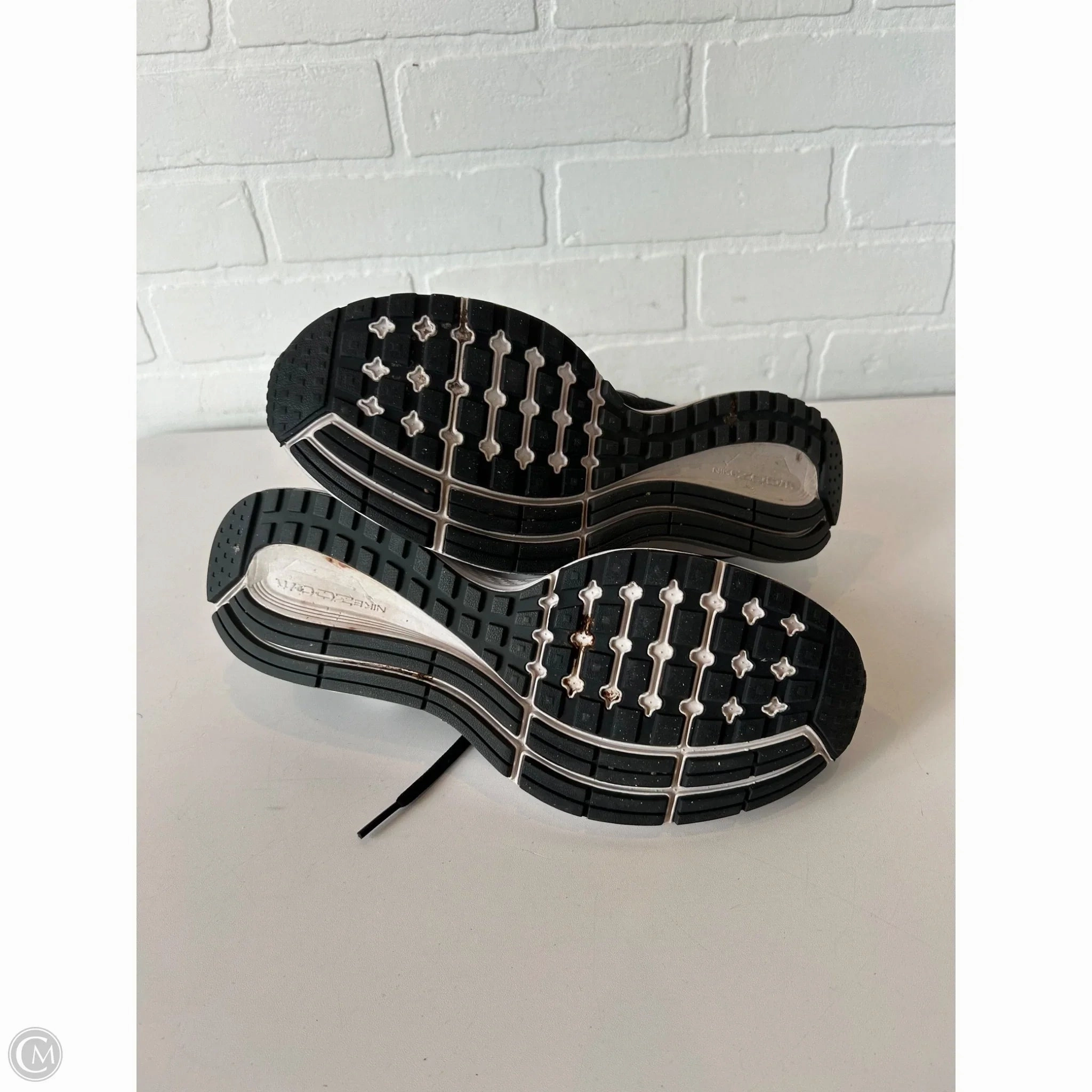 Nike Barefoot Running Shoe Shoes Athletic By Nike In Black & White, Size: 10