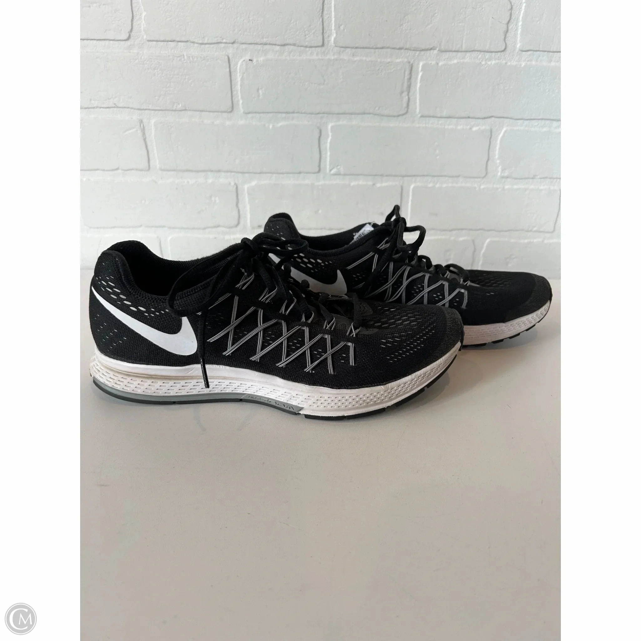 Nike Mushroom Shoes Shoes Athletic By Nike In Black & White, Size: 10