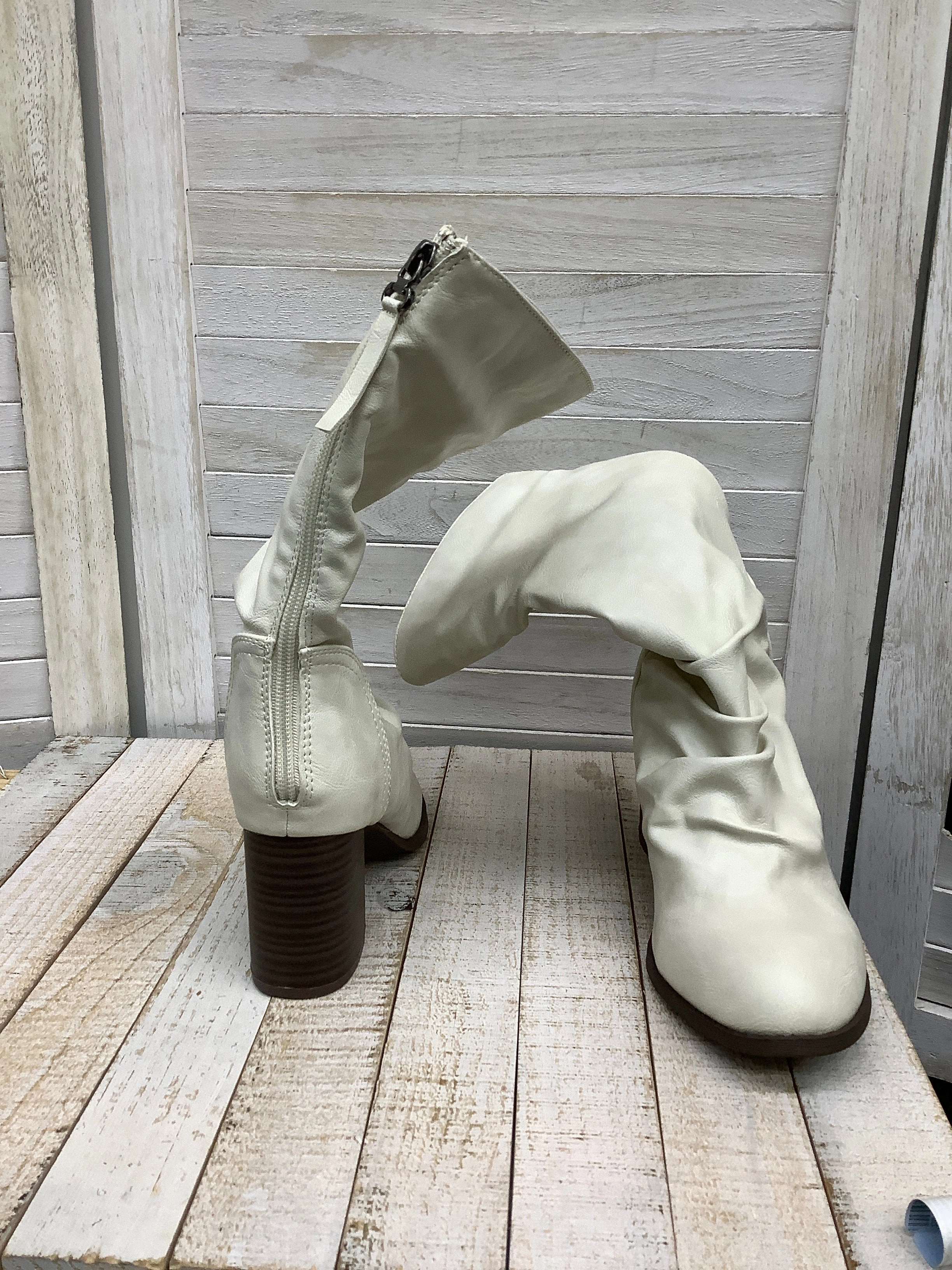 Boots Mid-calf Flats By Clothes Mentor  Size: 5.5 Boots With Cropped Jeans