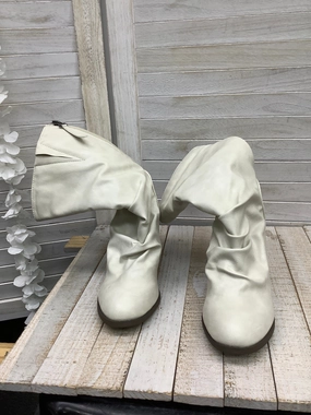 Boots Mid-calf Flats By Clothes Mentor  Size: 5.5 Top Western Boots