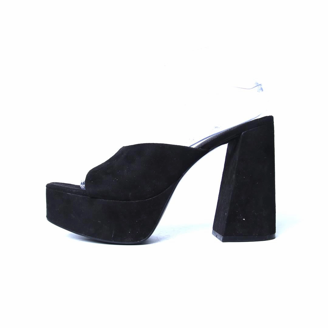 STRADIVARIUS . High Heel Shoe Birthday Cake