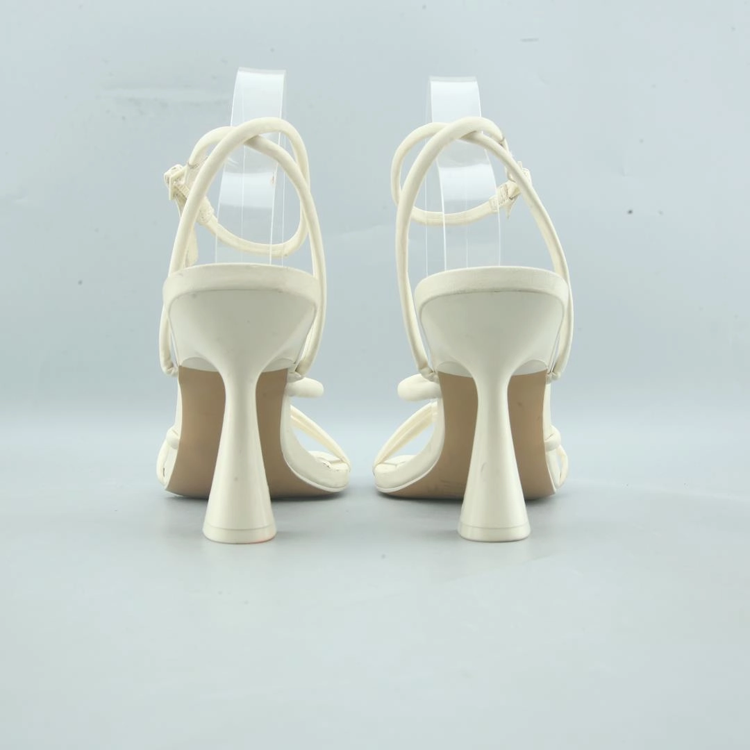 STRADIVARIUS . 90's High Heels