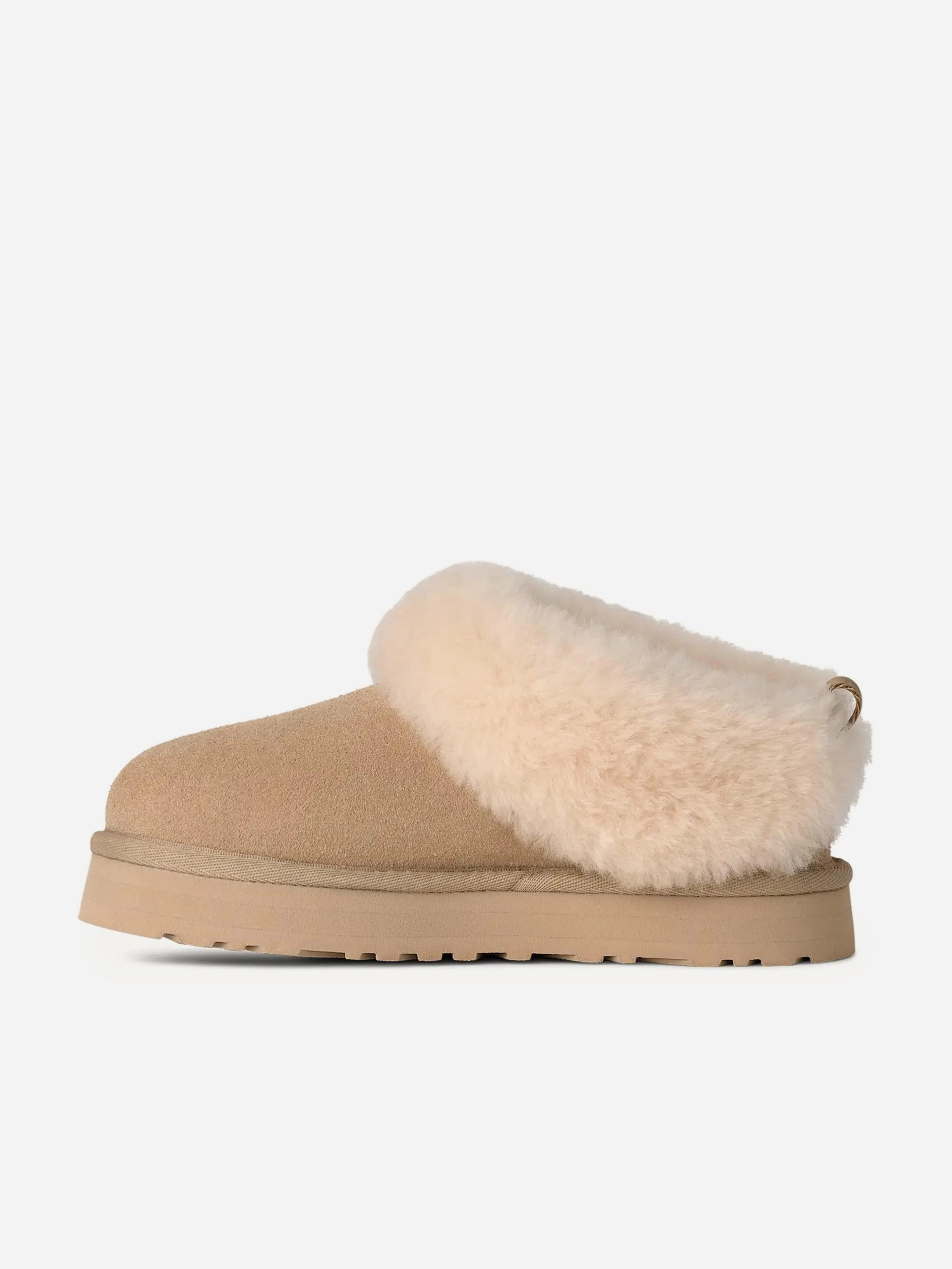UGG Girls Tazzelle Slippers in Beige Phanatic Slippers