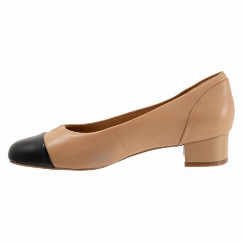 Trotters Daisy Beige/Black Leather Pump (Women's)