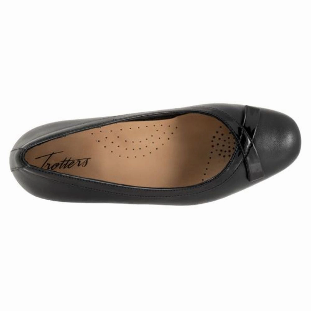 Trotters Devin Black Leather Pump (Women's) Formal Dress Flat Shoes