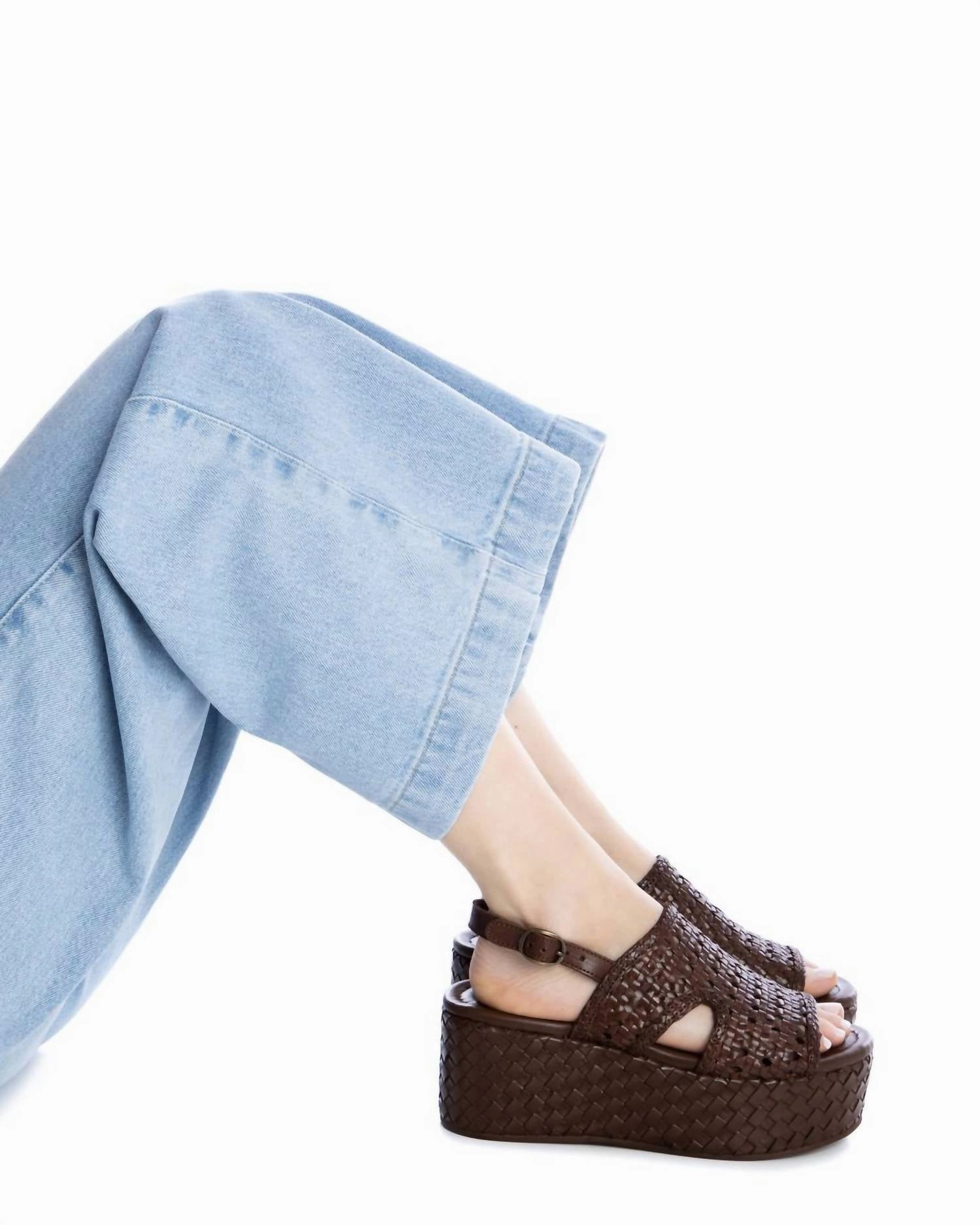 Women's Leather Sandal In Taupe Trend Sandals