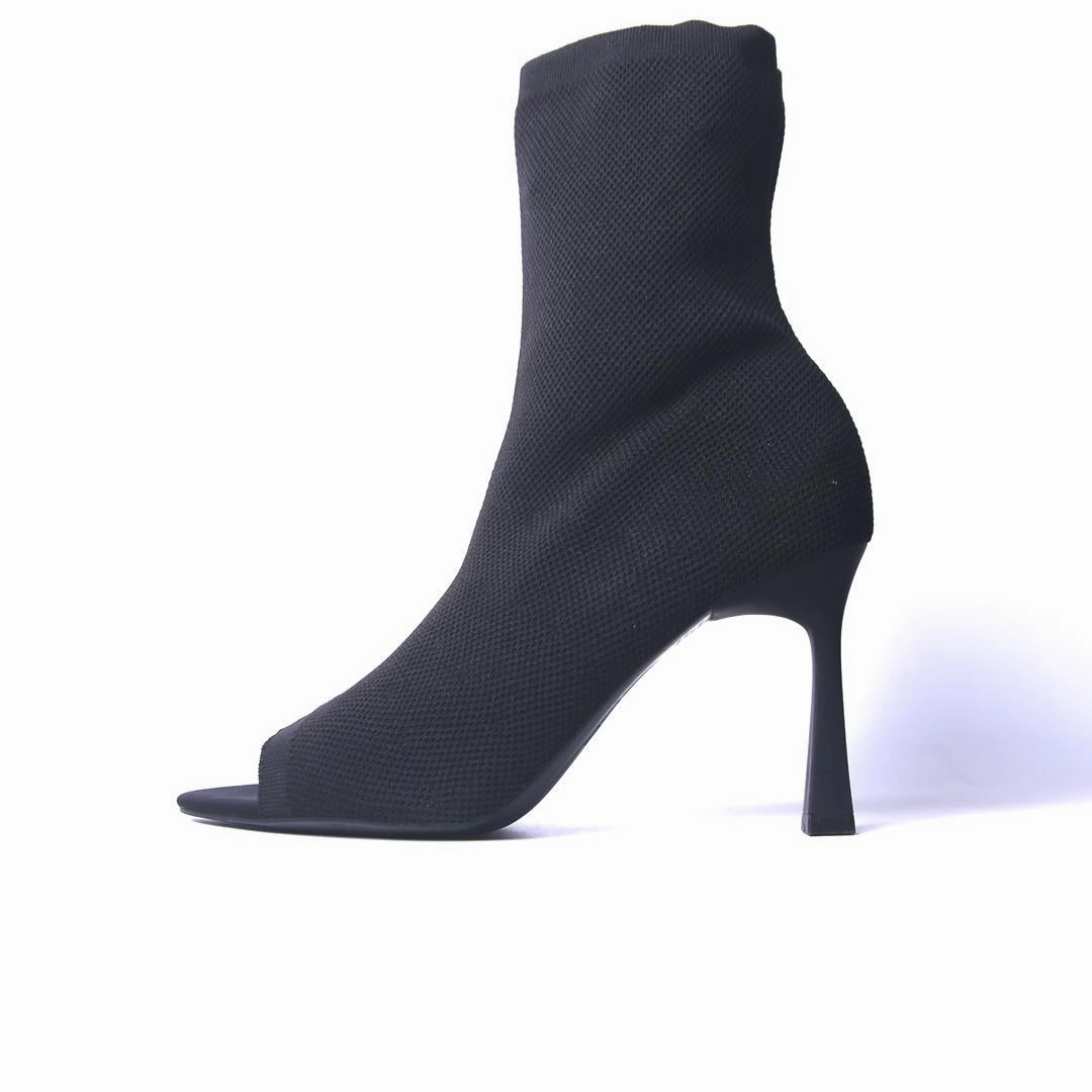 Boyfriend Jeans And High Heels ZARA. .